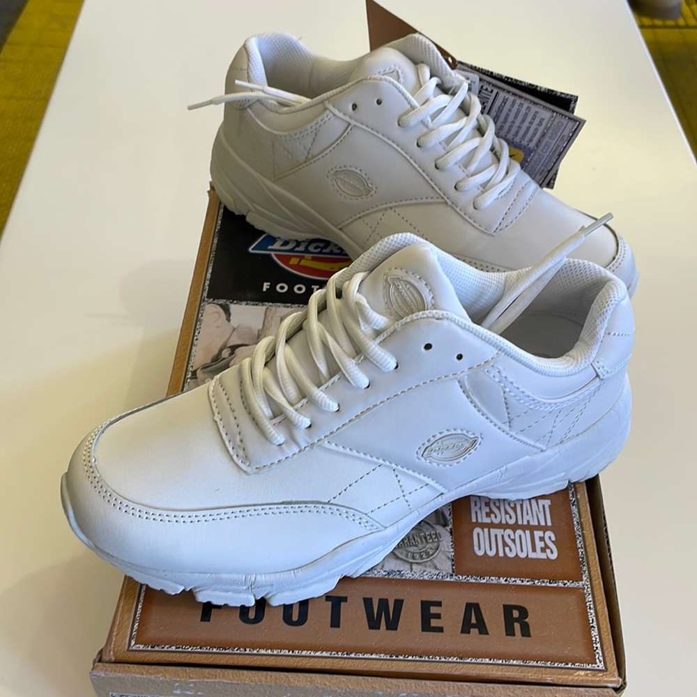 25.) Women's Dickies® Slip - resistant Quilted Oxford Shoes NWT
